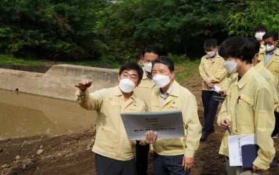 남성현 산림청장, 서울 우면산 집중호우 피해 긴급 복구 현장 점검