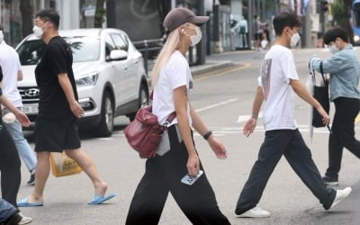 루이비통도 반했다…한국 '길거리 패션'에 큰손들 뭉칫돈 [배정철의 패션톡]