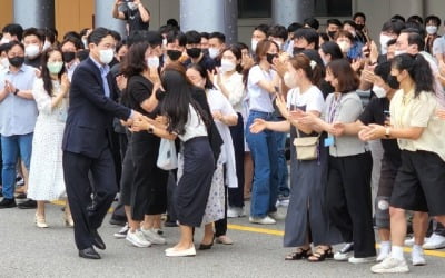 표정 밝아진 이재용…기공식 참석해 직원들과 일일이 악수