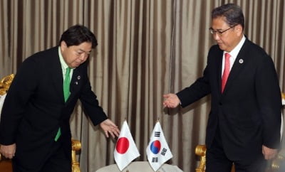 일 매체 "日, 韓 백색국가 요청 거부"…외교부 "사실 아냐"