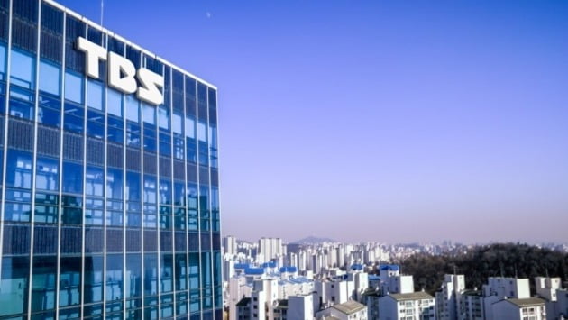 TBS 제작비 절감…김어준 회당 200만원 출연료도 깎는다