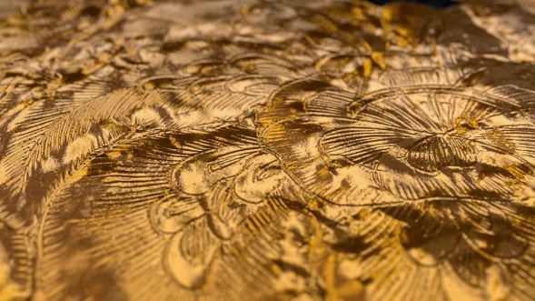 1300년 전 통일신라시대 만들어진 화조도. 손가락 두 마디 크기의 금박에 새긴 그림이다. 국립경주문화재연구소 제공