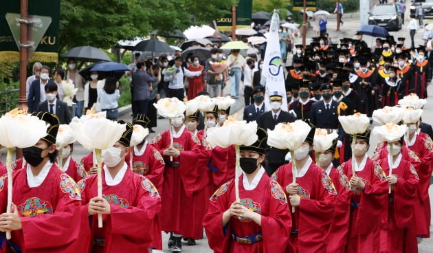 [포토] 성균관대, 학위수여식에서 전통 고유례 재현