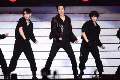  유노윤호, '파워 넘치는 안무' (SMTOWN LIVE 2022)