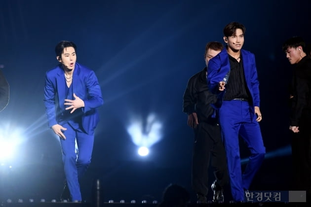 [포토] 동방신기, '팬들 사로잡는 멋진 퍼포먼스' (SMTOWN LIVE 2022)