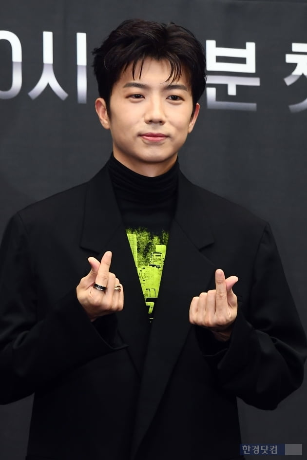 [포토] 장우영, '부드러운 미소로 하트~'