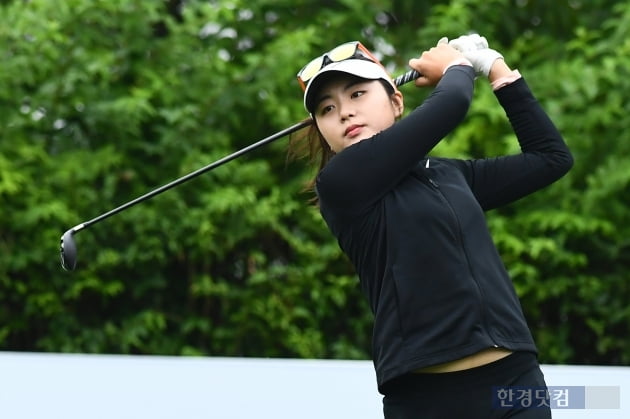 [포토] 손예빈, '깔끔한 피니시 동작'