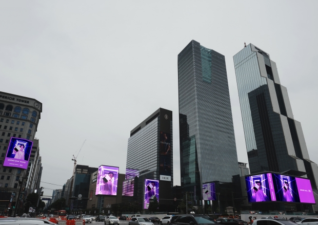 삼성전자, '갤럭시 Z 플립4 X BTS' 영상으로 서울과 도쿄를 '보라 퍼플'로 물들이다