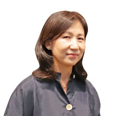 RM도 반한 '달동네'…한지로 표현한 情