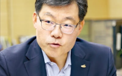 최재영 원장 "3년간 틈틈이 쓴 금융 실무 메모, 알기 쉽게 정리했죠"