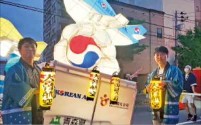 "비행기 띄워달라"…日 최대 축제에 대한항공 모형 떴네