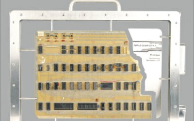 잡스 첫 작품 '애플1 컴퓨터' 시제품 9억원에 팔렸다