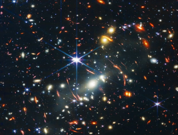 [과학과 놀자] 우주망원경으로 텅빈 공간에서 수많은 은하 발견