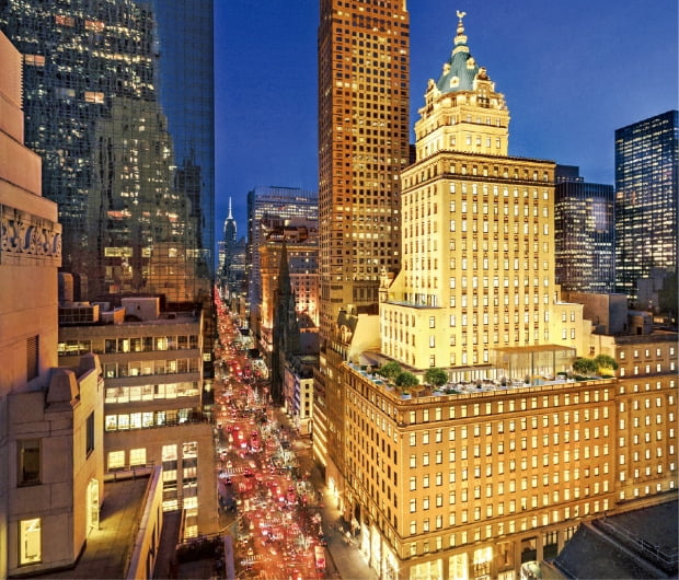 미국 뉴욕 맨해튼의 크라운 빌딩에 입주한 호텔 아만 뉴욕. 호텔스닷컴 제공
 