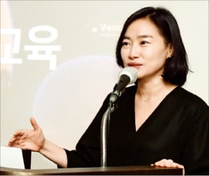 김진아 메타플랫폼코리아 대표가 지난 25일 기자간담회에서 ‘메타버스의 성장성’에 대해 설명하고 있다. /메타플랫폼 제공 