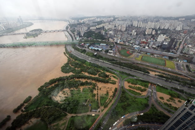 [Photo Reports]115년 만의 사상 최악 폭우…속절없이 물에 잠긴 서울 