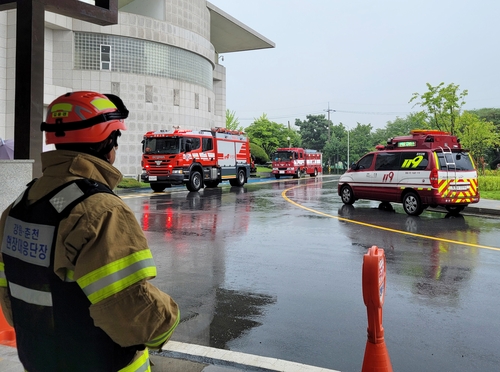 교사가 강원교육청서 극단적 선택 예고…경찰·소방 대응 중(종합)