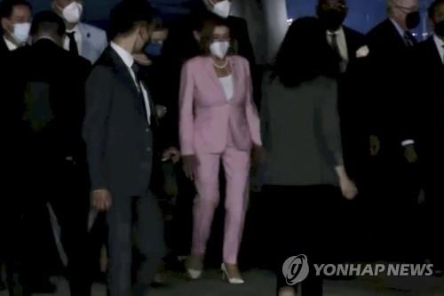 中 반발 속 대만 방문한 펠로시 "양국 연대 어느 때보다 중요"