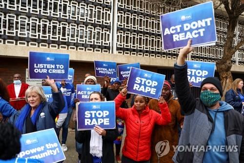 남아공 모델 8명 집단성폭행에 불법이주민 104명 체포