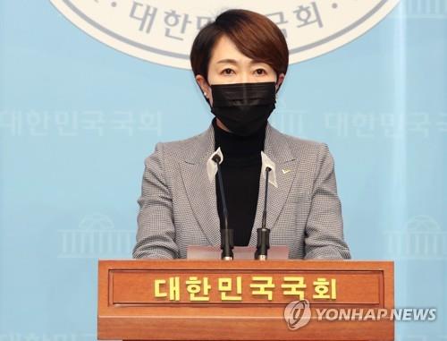 당원총투표 이뤄지나…'비례대표 총사퇴 권고' 서명부 제출