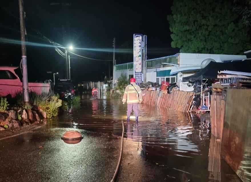 폭우에 빈집 벽 무너져…인천서 이재민 40여명 발생