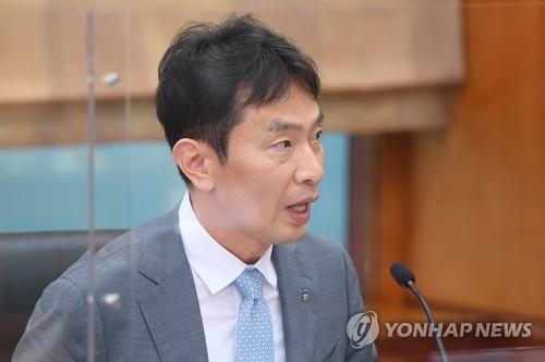 금감원장 "자산운용사 경영진, 높은 도덕적 잣대 가져야"