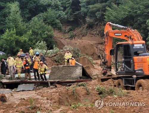 [중부 집중호우] 이틀째 '물폭탄'…복구는 늦고 피해는 속출(종합)