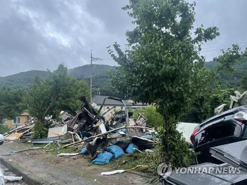 [중부 집중호우] 이틀째 '물폭탄'…복구는 늦고 피해는 속출(종합)