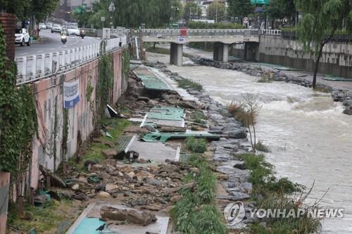 [중부 집중호우] 이틀째 '물폭탄'…복구는 늦고 피해는 속출(종합)