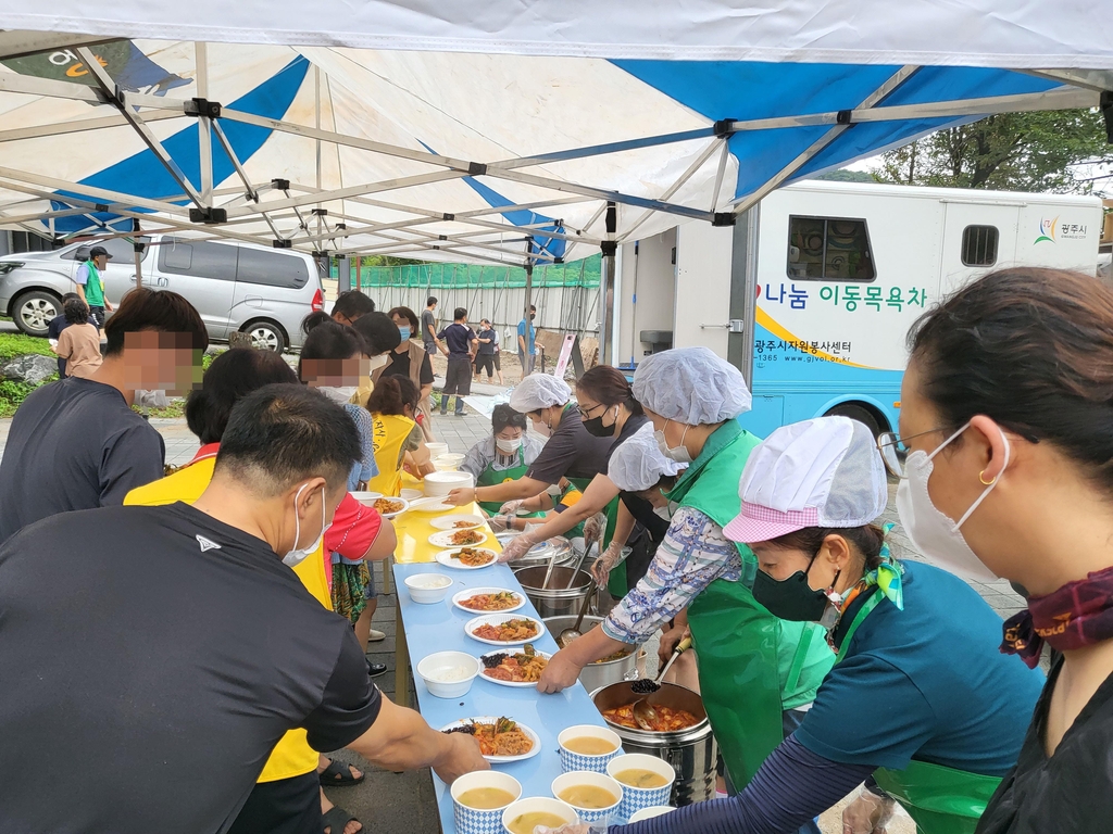 [집중호우] 밥차·목욕차·군장병…온정 모이는 경기 광주 수해현장