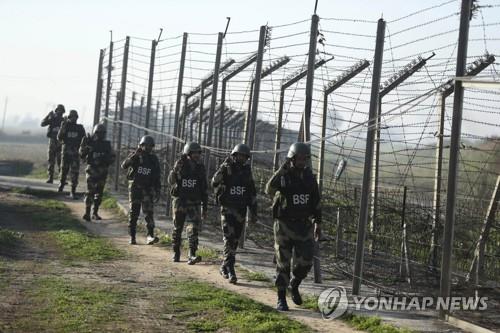 인도령 카슈미르서 반군, 군부대 공격…군인 3명·반군 2명 사망