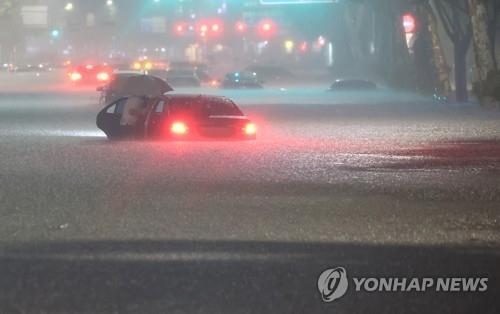 금감원 "침수차량, 창문·선루프 열렸어도 고의성 없으면 보상"