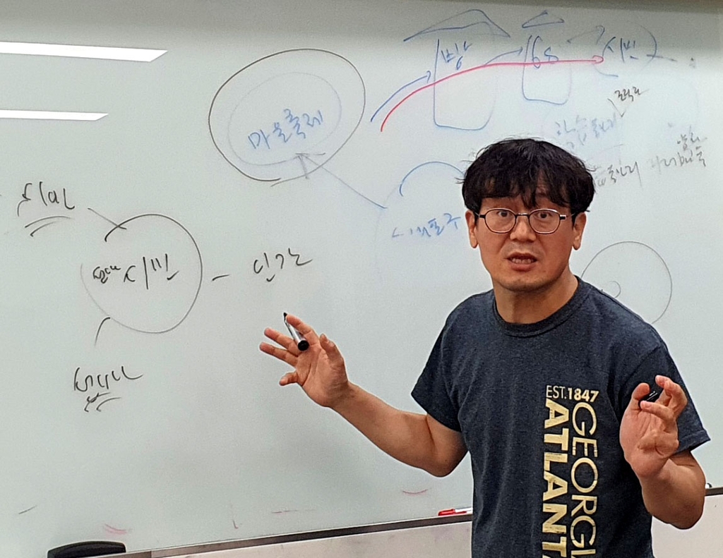 [100세 인간] ② 반말·새치기·고성…"꼰대 아닌 선배시민으로"