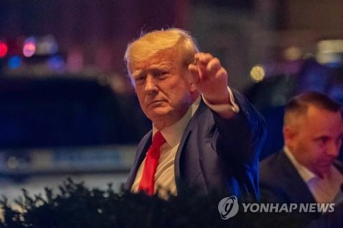 WP "FBI 압수수색 대상에 핵기밀문건 포함"…트럼프 "날조"(종합)