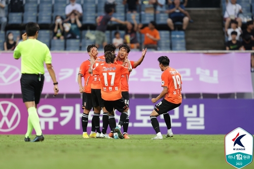 윤빛가람 부활포 두 방…K리그1 제주, 포항에 5-0 대승(종합)