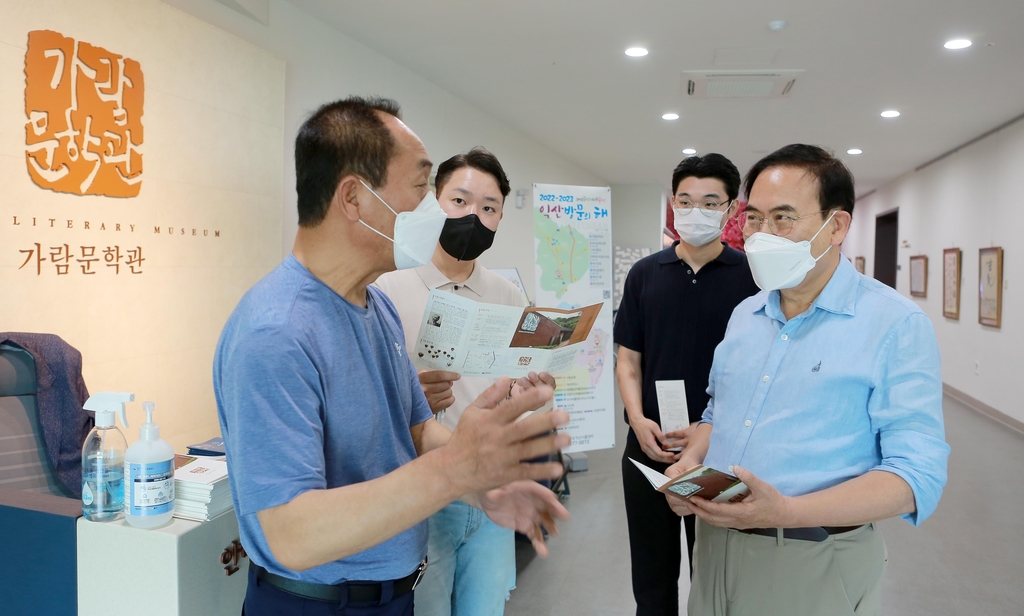 전북교육감, 이병기 생가 방문 "학생들 역사의식 제고"