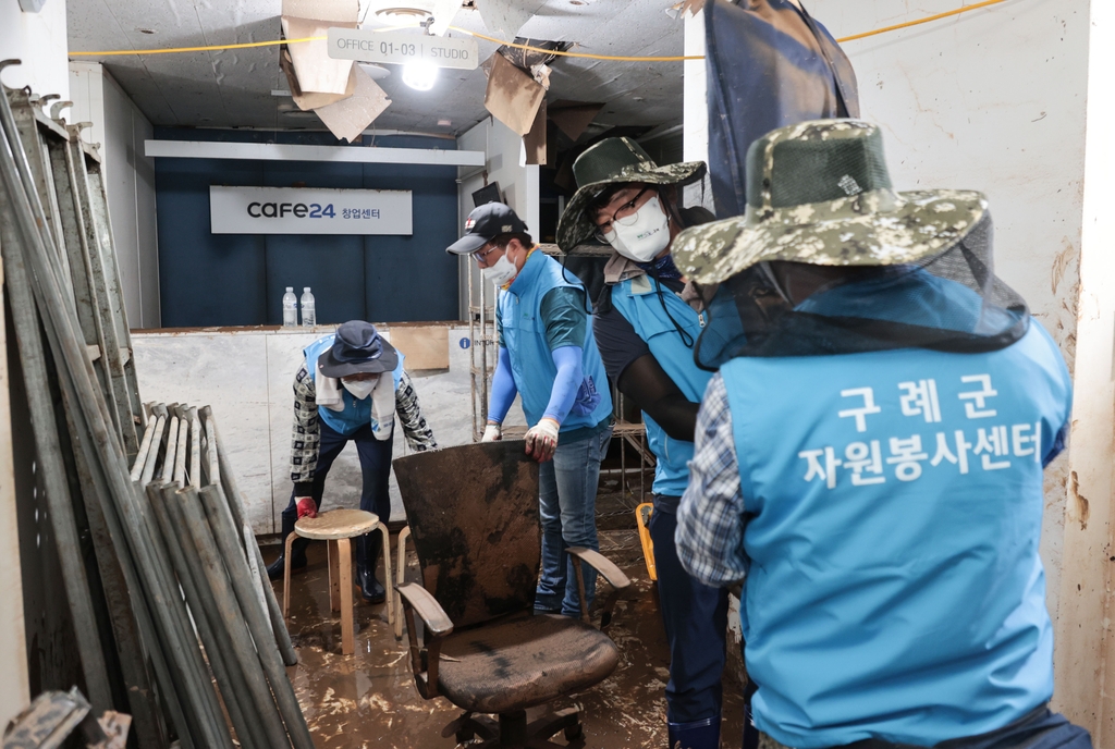 "동병상련" 2년 전 수해 입은 구례 공직자들, 서울서 봉사활동