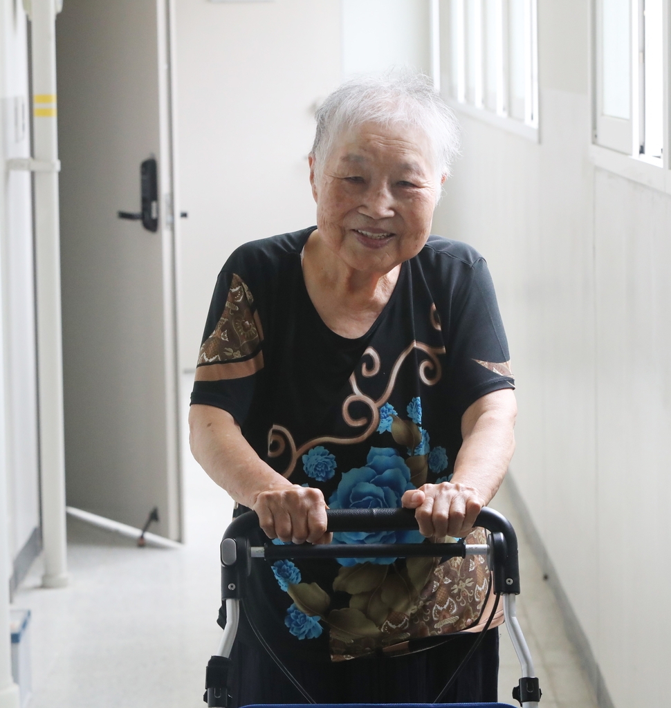 [#나눔동행] 94세 할머니 생활비 아껴 소외 청소년 장학금 기부