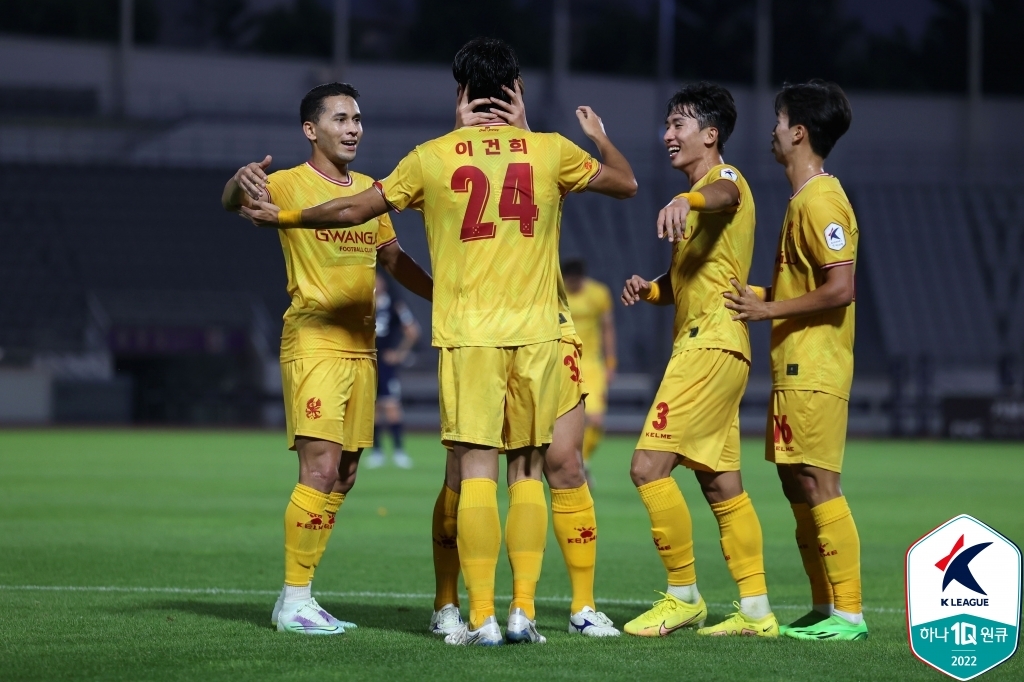 K리그2 선두 광주, 이랜드 4-0 대파…10경기 무패 행진