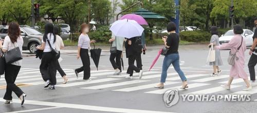 오늘 더위 그친다는 '처서'…전국 비, 낮 26~33도 후텁지근