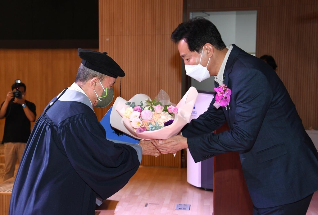 노숙인 보듬어준 '희망의 인문학'…오세훈 "약자와 동행 계속"(종합)