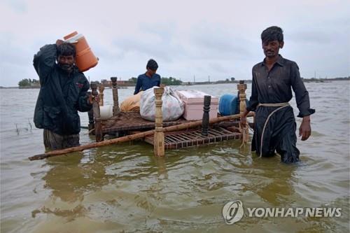 파키스탄 우기 사망자 900명 넘어…경제난 속 "해외 지원" 호소