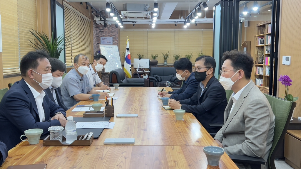 원강수 원주시장, 여주시장 만나 실종 노부부 수색 협조 요청