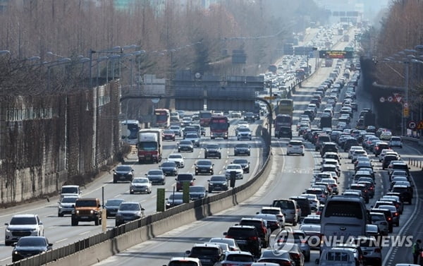 빅5 車보험 손해율 70%대…보험료 또 내릴까