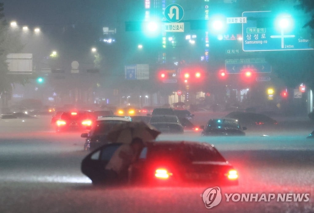 중부 최대 350㎜ 또 '물폭탄'…남부도 비 시작