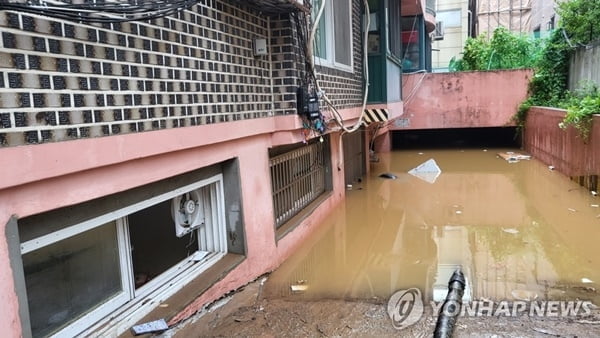 서울시 '반지하 가구' 전수조사…"공공임대주택 이주 지원"