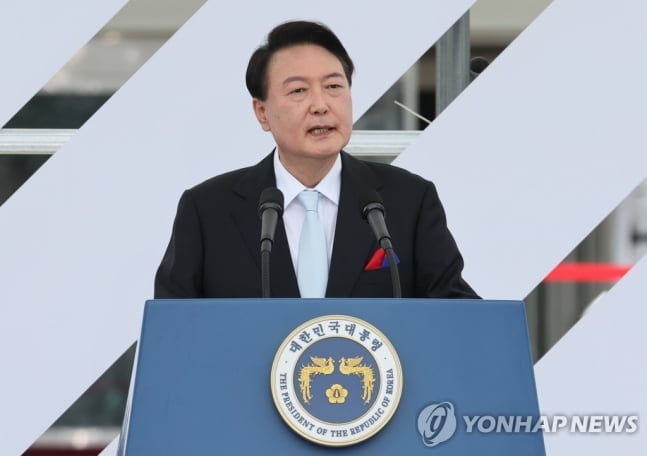 尹, 北에 '담대한 구상' 제안…경제·정치·군사 협력 로드맵