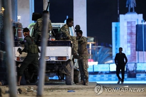 모가디슈 호텔서 폭탄 테러…"최소 10명 사망"