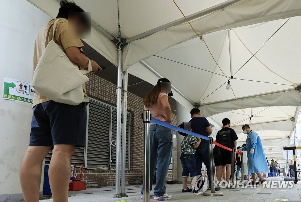 신규 확진자 감소세 전환하나…전주 대비 감소