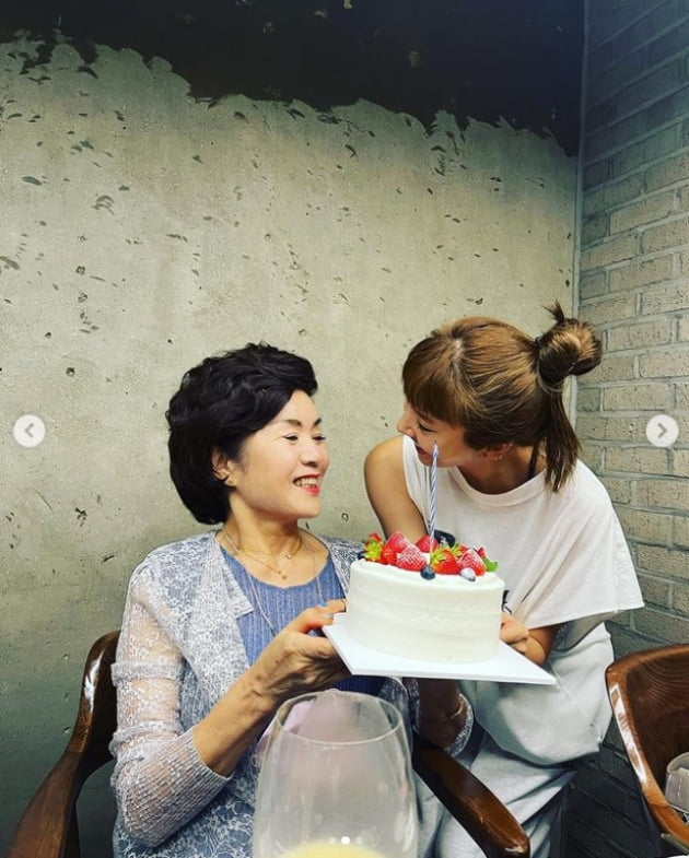 '이규혁♥' 손담비, 어머니 생신 축하드려요...사위 사랑스러운 미소[TEN★]